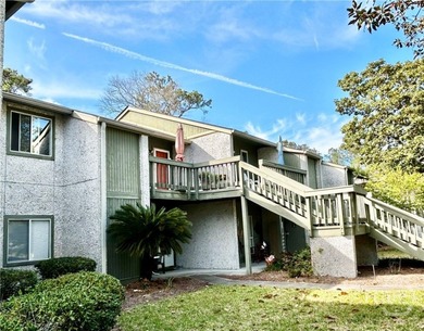Bright, airy move-in-ready 2-bedroom, 2-bath upstairs condo with - photo 3
