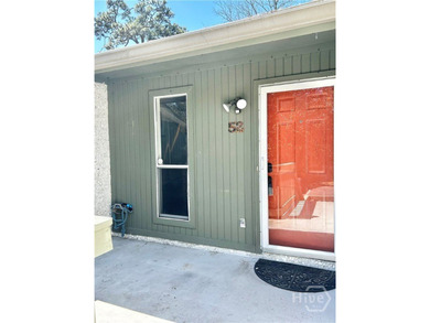 Bright, airy move-in-ready 2-bedroom, 2-bath upstairs condo with - photo 4