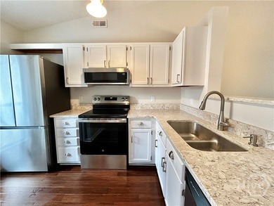 Bright, airy move-in-ready 2-bedroom, 2-bath upstairs condo with - photo 6