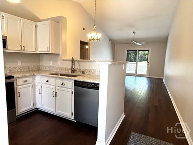Bright, airy move-in-ready 2-bedroom, 2-bath upstairs condo with - photo 7