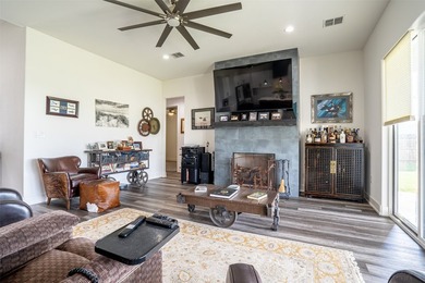 This 4-bed 2.5 bath modern farmhouse is a real showstopper - photo 3