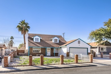 **1963 CHARMER ** with ALL the RETRO vibes!!! ~ This ADORABLE