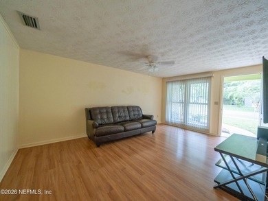 Welcome to this charming 3-bedroom, 2-bathroom single-family - photo 3