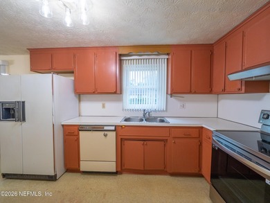 Welcome to this charming 3-bedroom, 2-bathroom single-family - photo 10