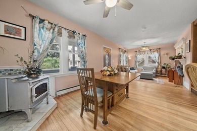 Rare opportunity to own a charming bungalow with a welcoming - photo 8
