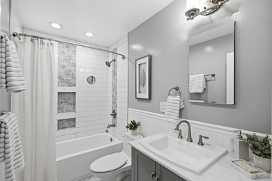 Rare opportunity to own a beautifully remodeled townhouse-style - photo 20