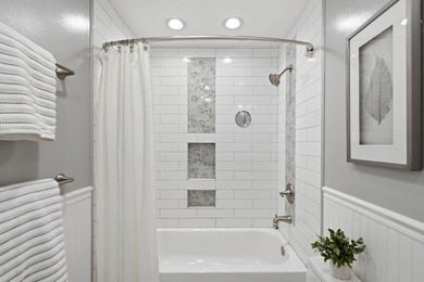 Rare opportunity to own a beautifully remodeled townhouse-style - photo 21