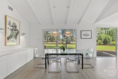 Clean lines and unmistakable mid-century vibes define this - photo 22