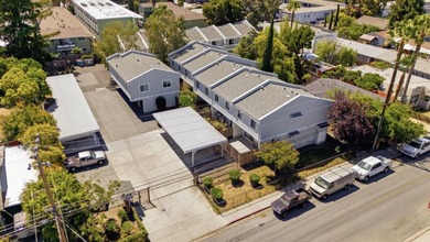 Rare opportunity to own a beautifully remodeled townhouse-style - photo 38