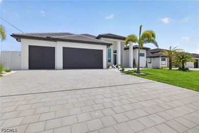 This stunning new residence perfectly blends modern elegance - photo 44