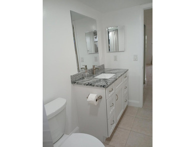 Water and cable included. Beautifully renovated penthouse end - photo 10