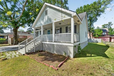 Distinctive 3BR/2BA home with a welcoming front porch, spacious - photo 4