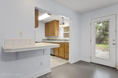 Coastal Cottage Living Just Blocks from the Beach & Train Depot - photo 14