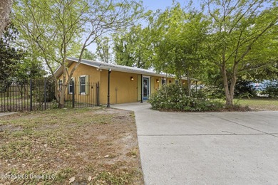 Coastal Cottage Living Just Blocks from the Beach & Train Depot - photo 27