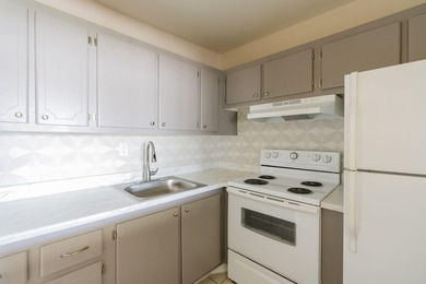 Beautifully updated 1 bed / 1 bath condo in highly desirable - photo 7