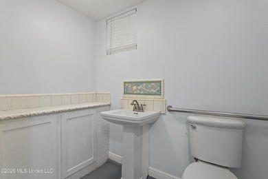 Coastal Cottage Living Just Blocks from the Beach & Train Depot - photo 30