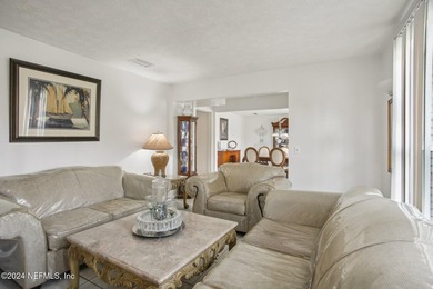 Welcome to this charming single-family ranch-style brick home - photo 8