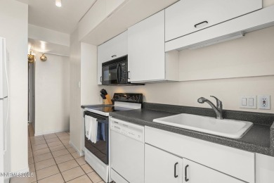 Stunning 2 Bed / 2 Bath High-Rise with Iconic City & River