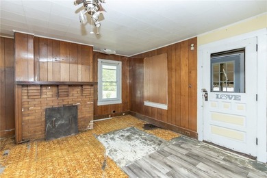 Farm house style two story on a relatively level country lot - photo 5
