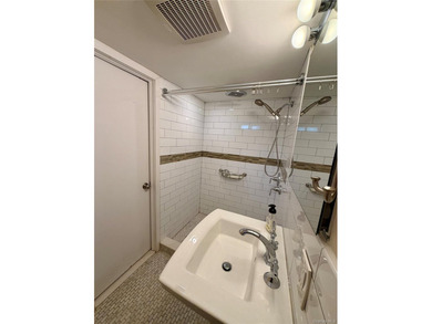 Prime North Flushing Location! This renovated and - photo 16