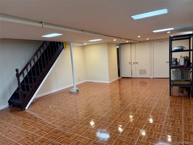 Prime North Flushing Location! This renovated and - photo 18