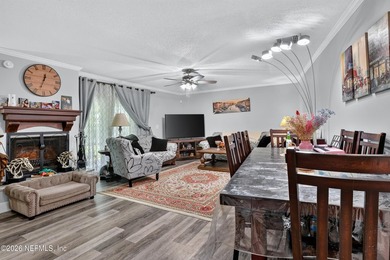 Nestled on a quiet cul-de-sac in the desirable Arrow Lakes - photo 8