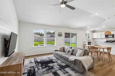 Bright and inviting 3-bedroom, 2-bath home on a spacious corner - photo 6