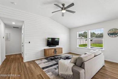 Bright and inviting 3-bedroom, 2-bath home on a spacious corner - photo 7