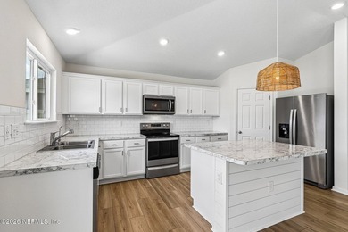 Bright and inviting 3-bedroom, 2-bath home on a spacious corner - photo 10