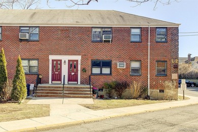 Welcome to this delightful 2-bedroom, 1-bath Upper-level corner - photo 1
