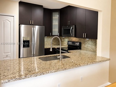 Beautifully maintained 3-bedroom, 2.5-bath townhome in the - photo 3