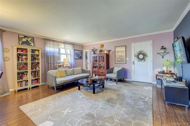 Welcome to this delightful 2-bedroom, 1-bath Upper-level corner - photo 3