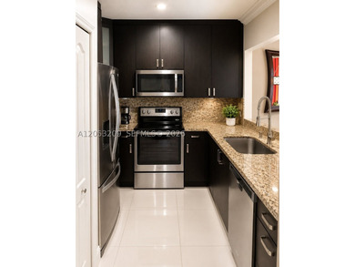 Beautifully maintained 3-bedroom, 2.5-bath townhome in the - photo 7