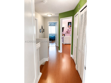 Beautifully maintained 3-bedroom, 2.5-bath townhome in the - photo 9