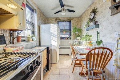 Welcome to this delightful 2-bedroom, 1-bath Upper-level corner - photo 10