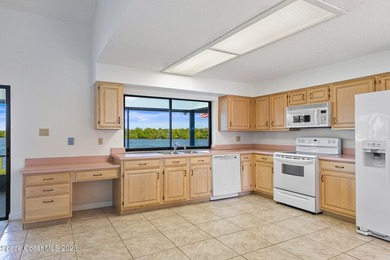 Here's your Chance of a lifetime to own a waterfront home - photo 27