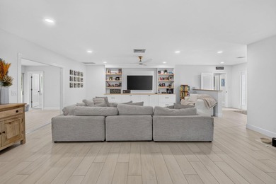 THIS BEAUTIFUL UPDATED 3 BEDROOM 2 BATH VILLA IS READY FOR A NEW - photo 9