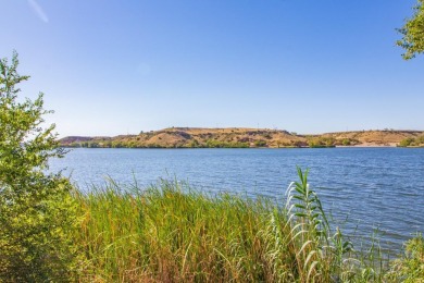 Lake Home For Sale in Buffalo Springs, Texas