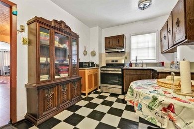 Welcome to this classic detached single-family colonial nestled - photo 11