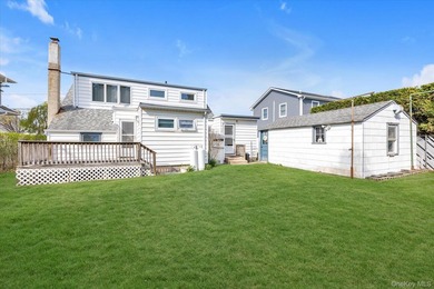 Welcome to your home in Massapequa Shores! Nestled on a - photo 14