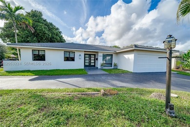 BEAUTIFUL NEWLY RENVATED RANCH HOME IN HOLLYWOOD! TASTEFULLY - photo 1