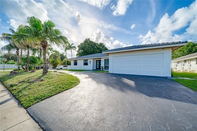 BEAUTIFUL NEWLY RENVATED RANCH HOME IN HOLLYWOOD! TASTEFULLY - photo 2