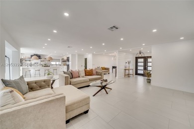 BEAUTIFUL NEWLY RENVATED RANCH HOME IN HOLLYWOOD! TASTEFULLY - photo 5