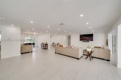 BEAUTIFUL NEWLY RENVATED RANCH HOME IN HOLLYWOOD! TASTEFULLY - photo 7
