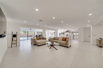 BEAUTIFUL NEWLY RENVATED RANCH HOME IN HOLLYWOOD! TASTEFULLY - photo 9