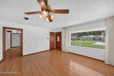 Welcome home to this well-maintained 3-bedroom, 3-bath home - photo 3