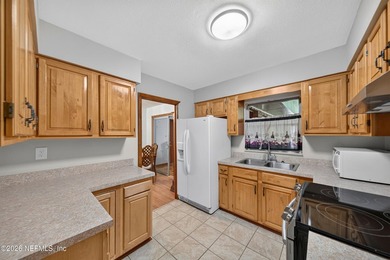 Welcome home to this well-maintained 3-bedroom, 3-bath home - photo 8