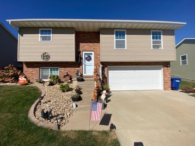 Mississippi River  - Clayton County Home Active Under Contract in Dubuque Iowa