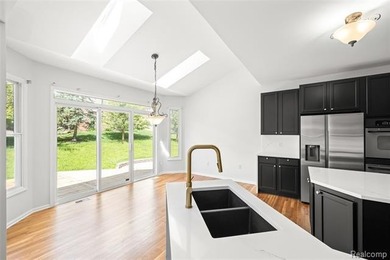*****A CAPE-COD HOME (MASTER BEDROOM ON THE MAIN - photo 12