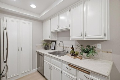 A bright top-floor retreat in the heart of Hamilton Place, this - photo 10